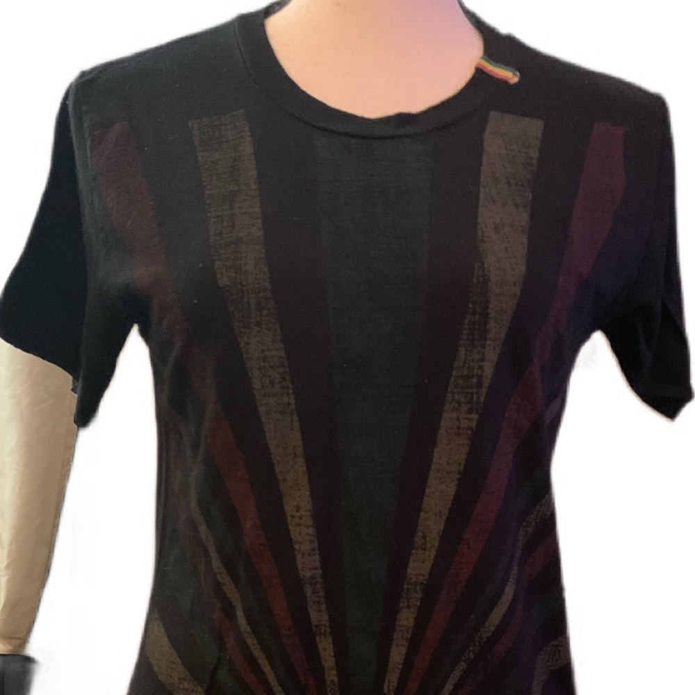 Rare💥Beautiful tee-shirt made by Cecelia Marley